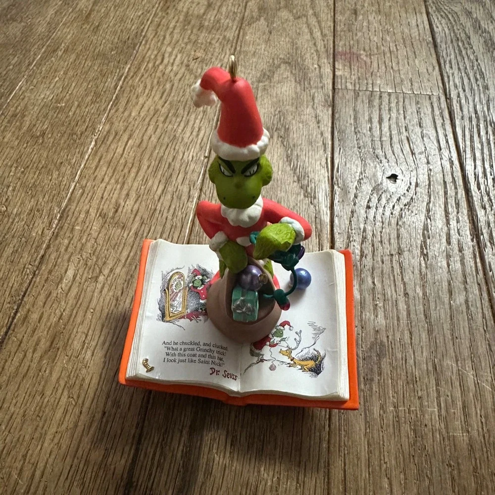Hallmark 2001 What‎ a grinchy trick Keepsake Ornament Dr Suess